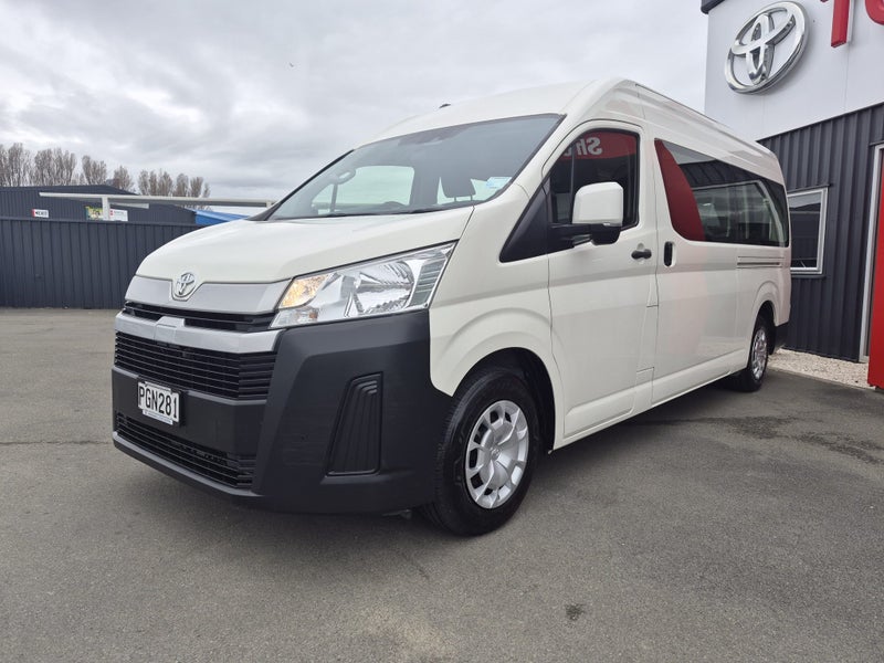 2022 Toyota Hiace ZX 2.8DT Automatic RWD Minibu... image 4