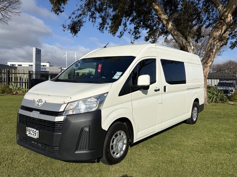 2022 Toyota Hiace ZX 2.8DT Automatic RWD Van image 3