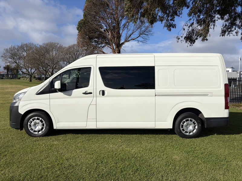 2022 Toyota Hiace ZX 2.8DT Automatic RWD Van image 5