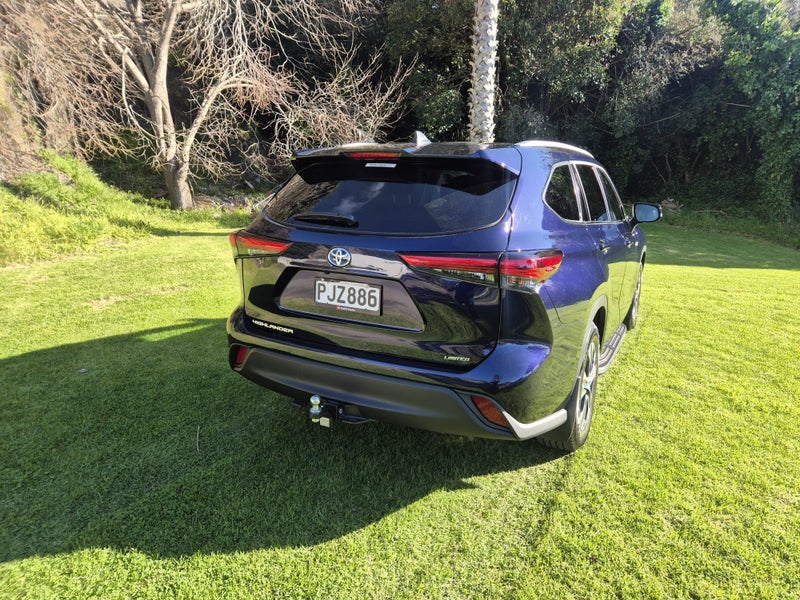 2022 Toyota Highlander Limited 2.5P Hybrid image 4