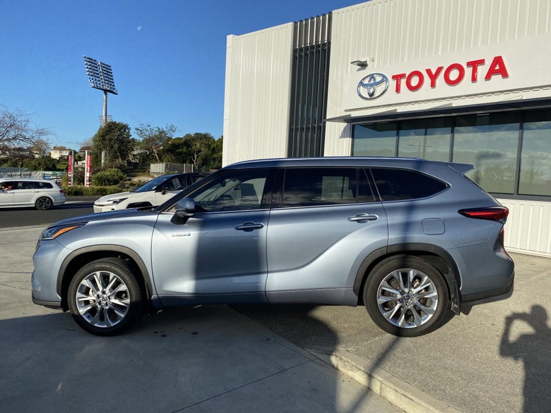 2022 Toyota Highlander Limited ZR 2.5P HV ECVT... image 2