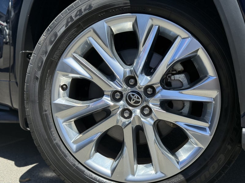 2022 Toyota Highlander Limited ZR 2.5P HV ECVT... image 3