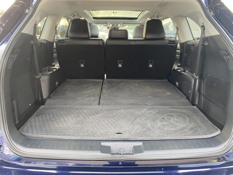 2022 Toyota Highlander Limited ZR 2.5P Hybrid image 4