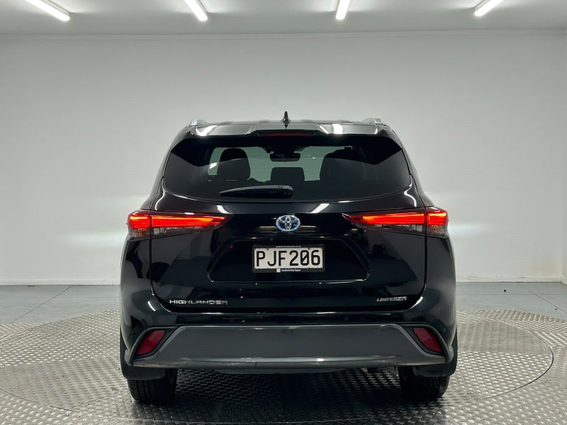 2022 Toyota Highlander Limited ZR 2.5P Hybrid AWD image 4