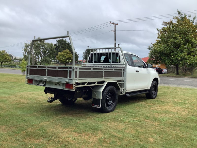 2022 Toyota Hilux Extra Cab SR 2.8DT 4WD image 5