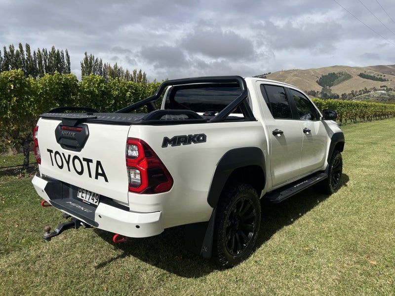 2022 Toyota Hilux MAKO 2.8DT 6AT 4WD DCW/4D/5S image 4