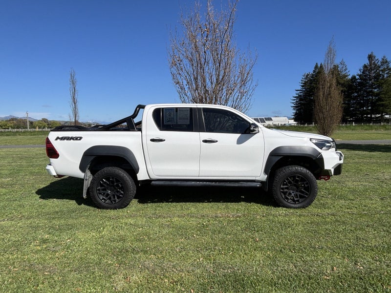 2022 Toyota Hilux MAKO 2.8DT 6AT 4WD DCW/4D/5S image 2