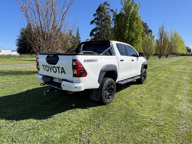 2022 Toyota Hilux MAKO 2.8DT 6AT 4WD DCW/4D/5S image 3