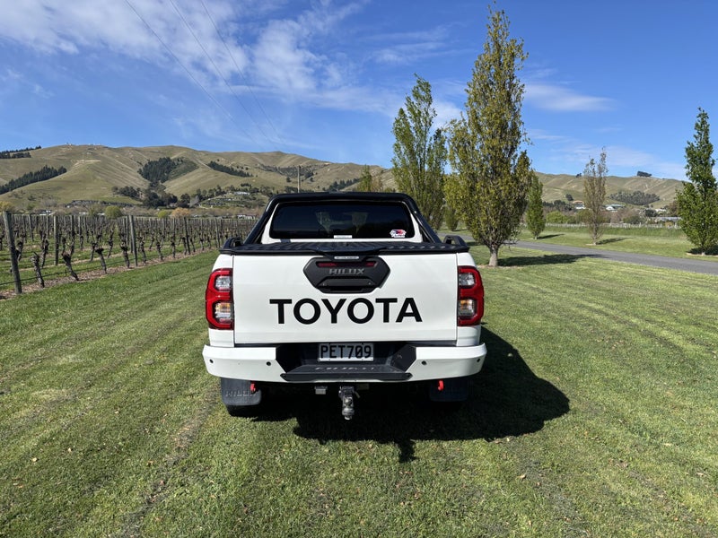 2022 Toyota Hilux MAKO 2.8DT 6AT 4WD DCW/4D/5S image 4