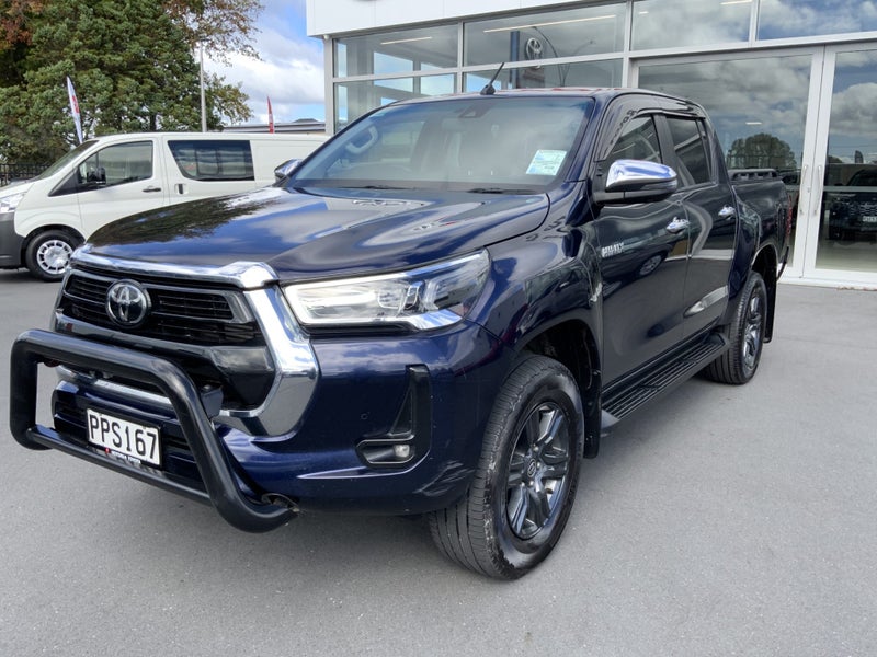 2022 Toyota Hilux One owner SR5 4X4 - Certified! image 4