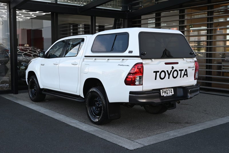 2022 Toyota Hilux SR 2.8 Turbo Diesel RWD Utility image 2