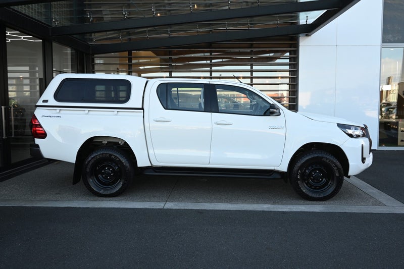2022 Toyota Hilux SR 2.8 Turbo Diesel RWD Utility image 5