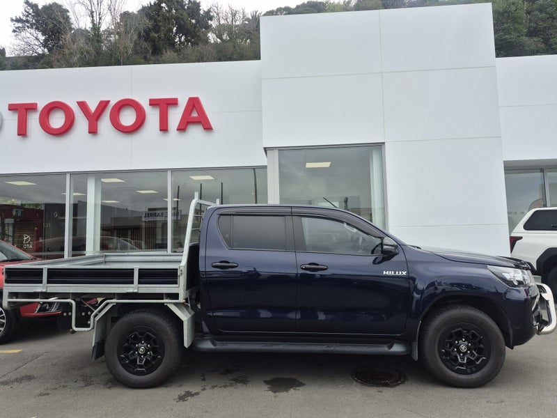 2022 Toyota Hilux SR 2.8DT 2WD Flat deck 6M image 2