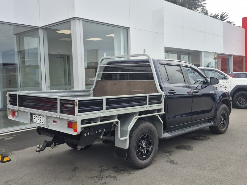 2022 Toyota Hilux SR 2.8DT 2WD Flat deck 6M image 3