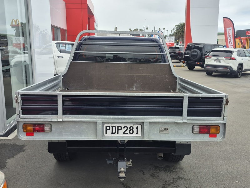2022 Toyota Hilux SR 2.8DT 2WD Flat deck 6M image 4