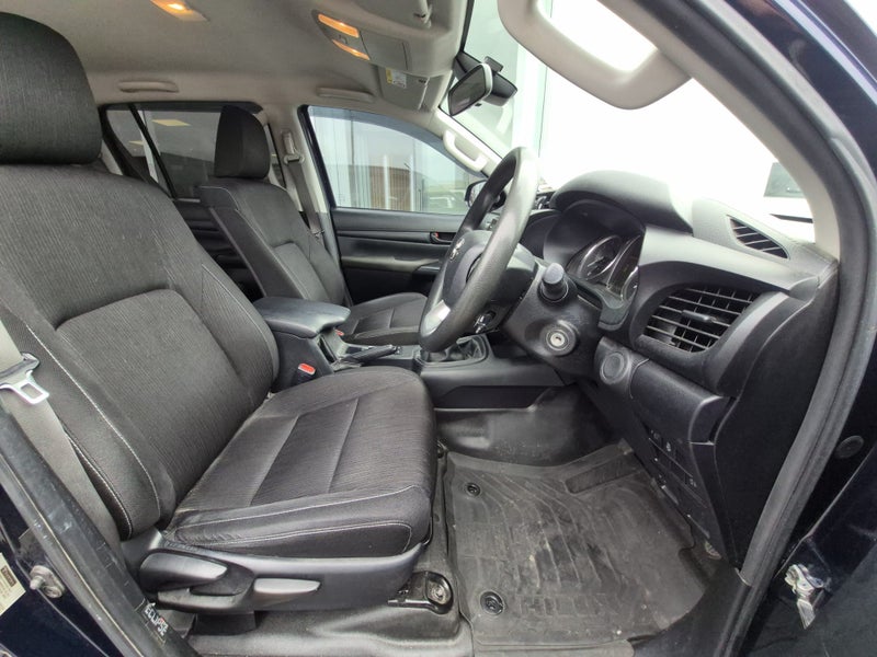 2022 Toyota Hilux SR 2.8DT 2WD Flat deck 6M image 5