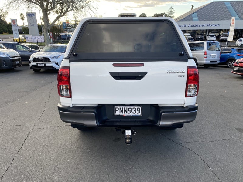 2022 Toyota Hilux SR 2.8DT 6AT 2WD image 3