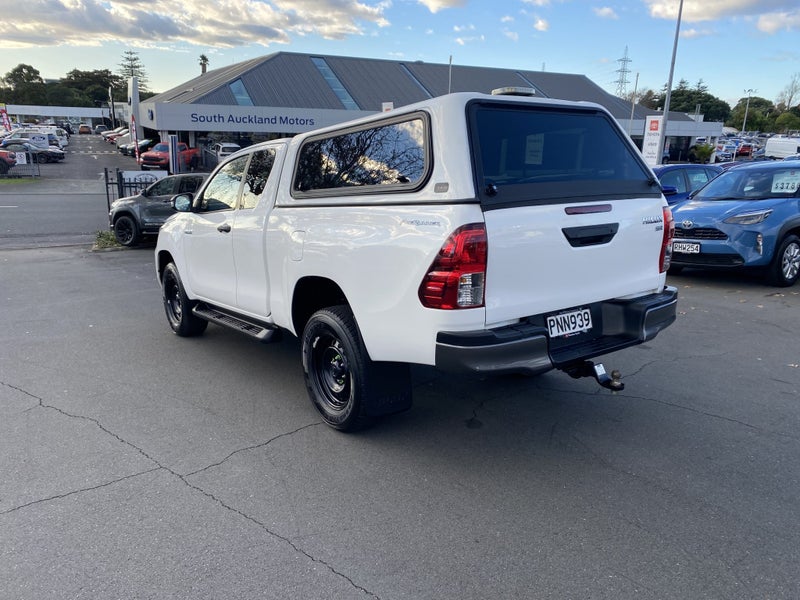 2022 Toyota Hilux SR 2.8DT 6AT 2WD image 5