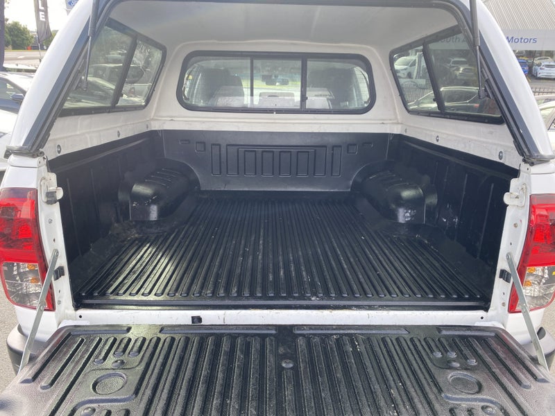 2022 Toyota Hilux SR 2.8DT 6AT 2WD image 4