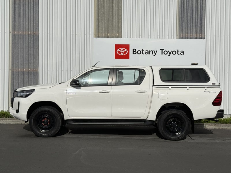 2022 Toyota Hilux SR 2.8DT 6AT 2WD DCW/4D/5S (J... image 4