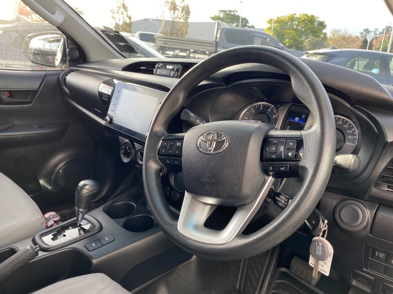 2022 Toyota Hilux SR 2.8DT 6AT 2WD Double Cab image 5
