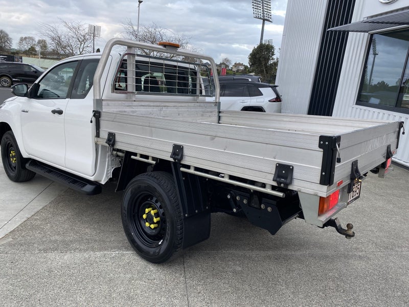 2022 Toyota Hilux SR 2.8DT 6AT 2WD Extra Cab Fl... image 3