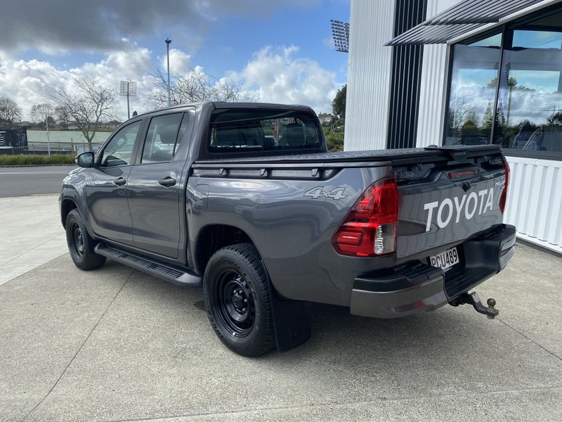 2022 Toyota Hilux SR 2.8DT 6AT 4WD Double Cab image 3
