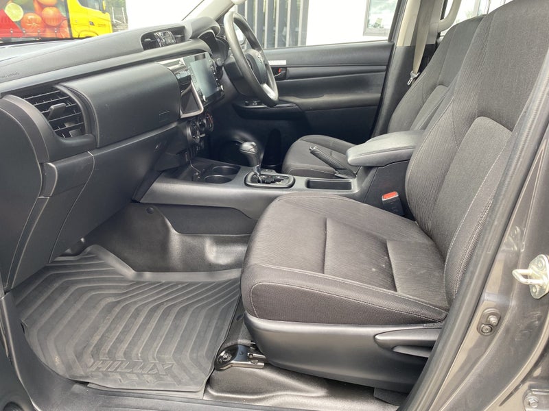 2022 Toyota Hilux SR 2.8DT 6AT 4WD Double Cab image 5