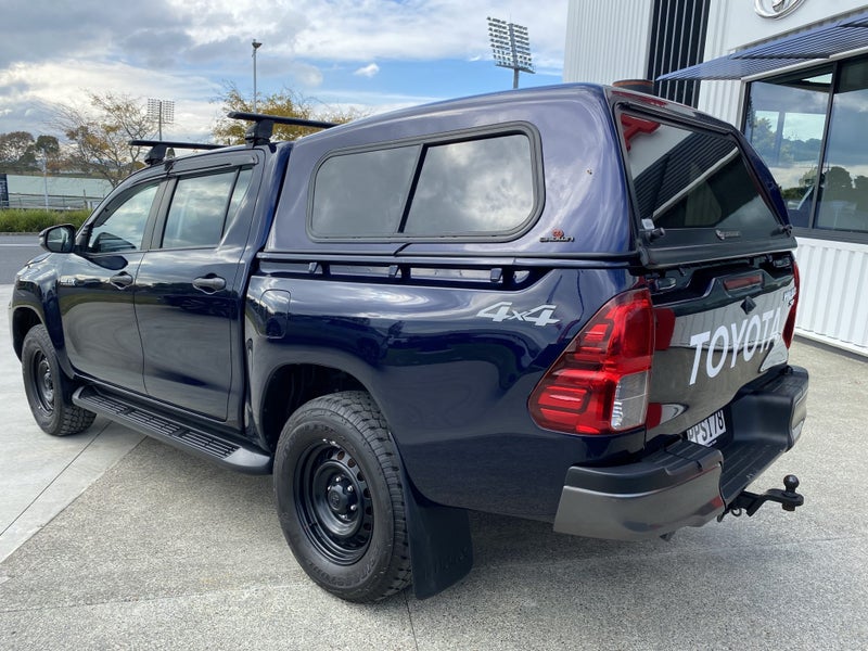2022 Toyota Hilux SR 2.8DT 6AT 4WD Double Cab image 3