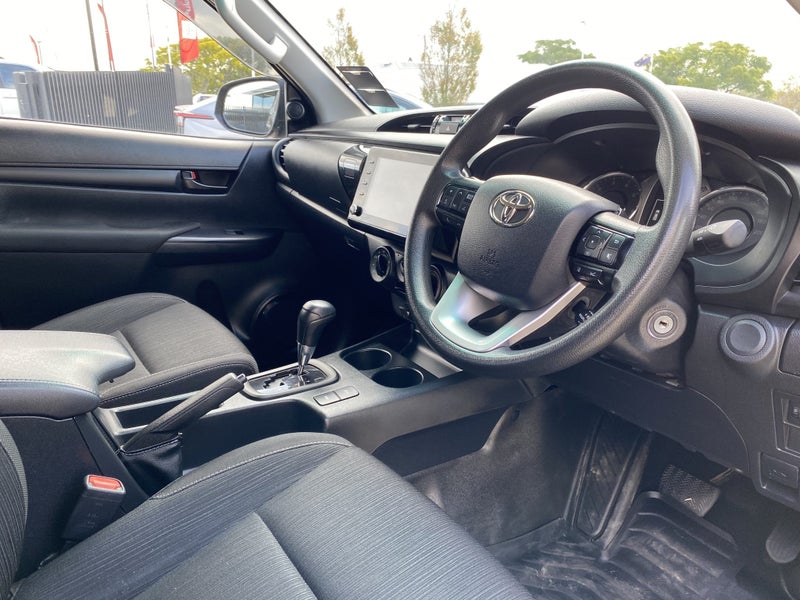 2022 Toyota Hilux SR 2.8DT 6AT 4WD Double Cab image 5