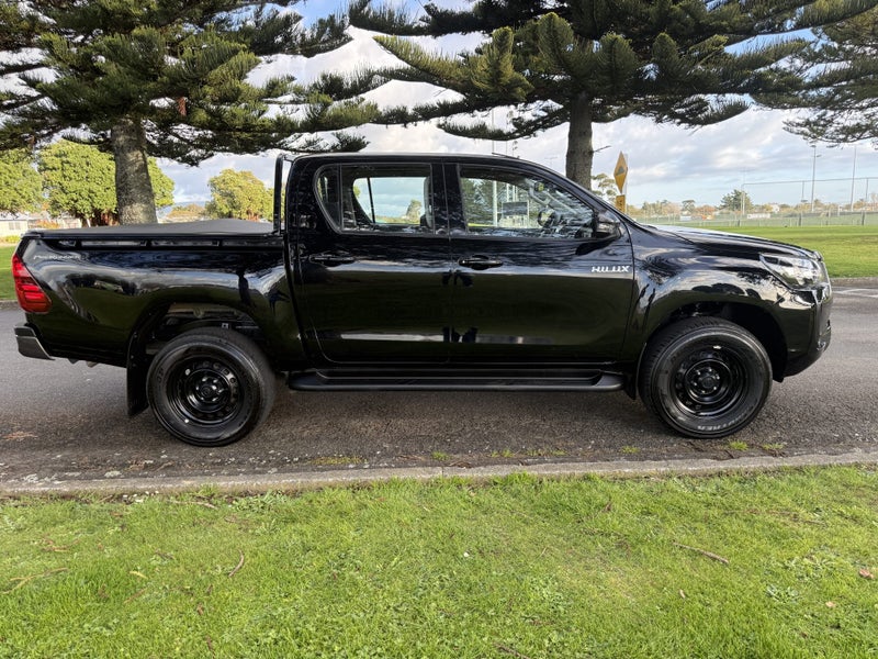 2022 Toyota Hilux SR 2.8DT Automatic 2WD Double... image 3