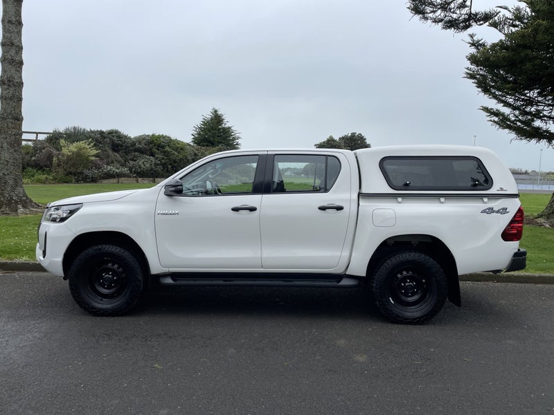 2022 Toyota Hilux SR 2.8DT Automatic 4WD Double... image 2