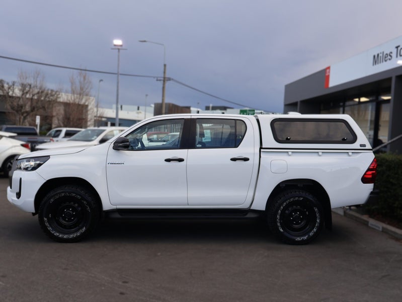 2022 Toyota Hilux SR 2.8L Turbo Diesel 4WD Auto... image 4