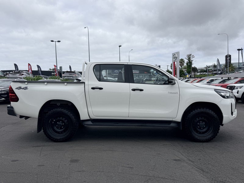 2022 Toyota Hilux SR TD DC 2.8 DIESEL TURBO 4WD image 5