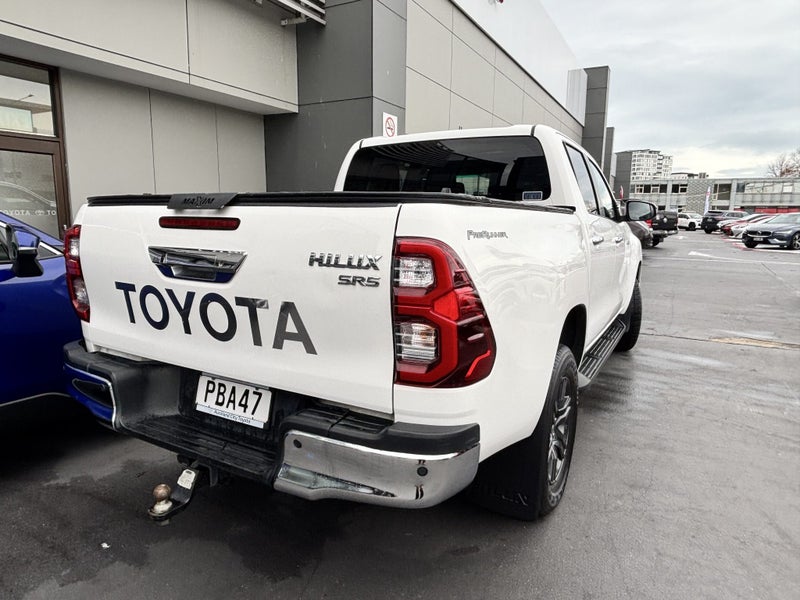 2022 Toyota Hilux SR5 2.8 DIESEL WORKHORSE image 3