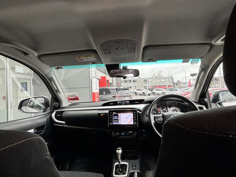2022 Toyota Hilux SR5 2.8 DIESEL WORKHORSE image 2