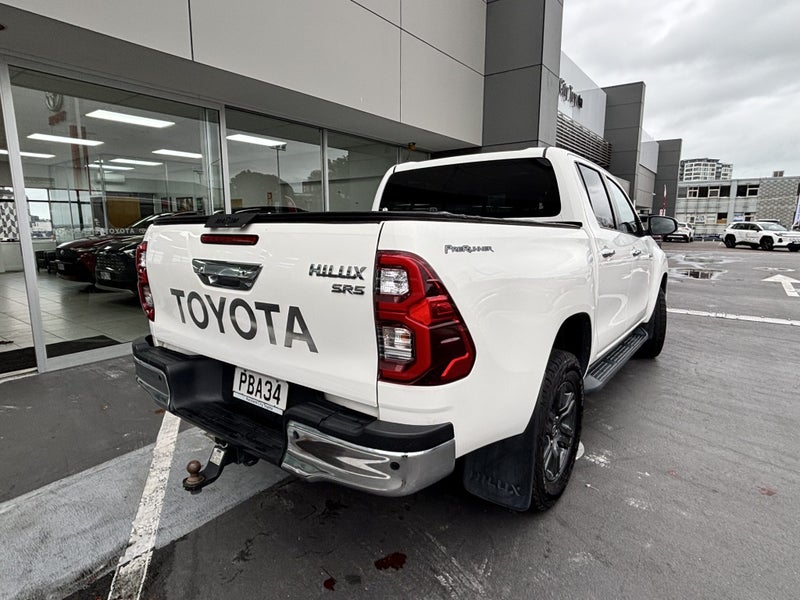 2022 Toyota Hilux SR5 2.8 DIESEL WORKHORSE image 3