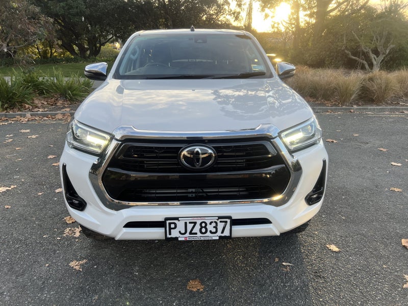 2022 Toyota Hilux SR5 2.8DT image 2