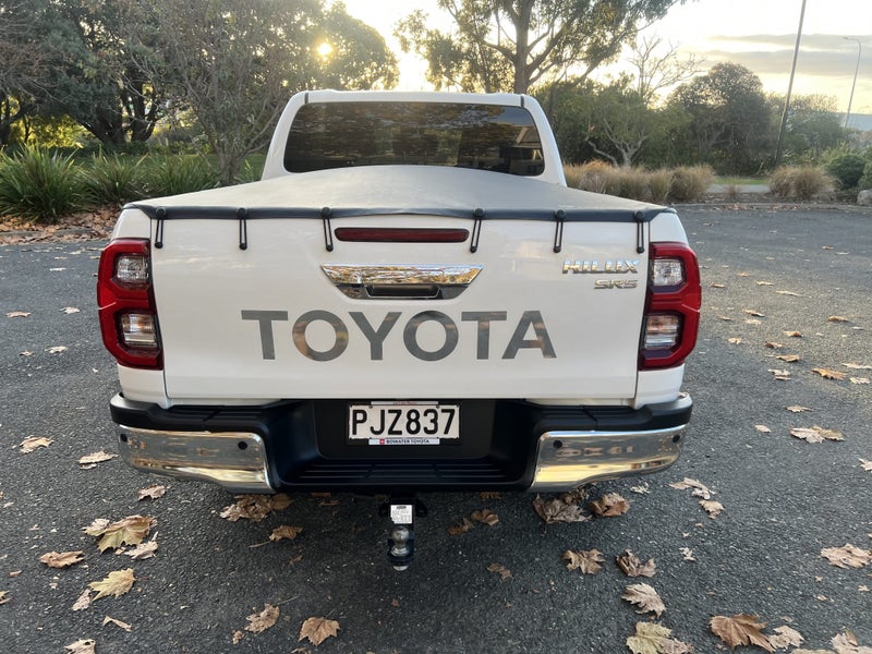 2022 Toyota Hilux SR5 2.8DT image 4