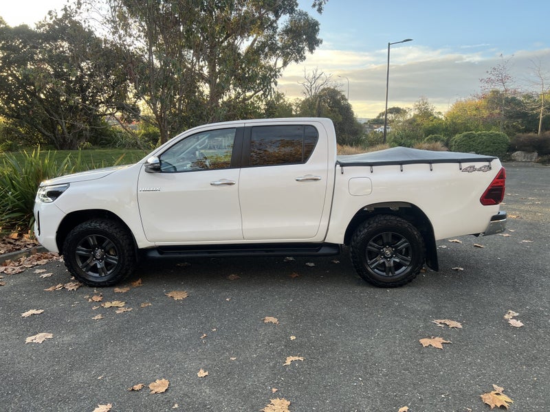2022 Toyota Hilux SR5 2.8DT image 5