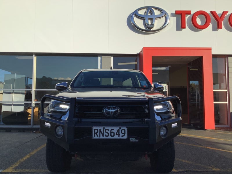 2022 Toyota Hilux SR5 2.8DT 6AT 4WD DOUBLE CAB image 2