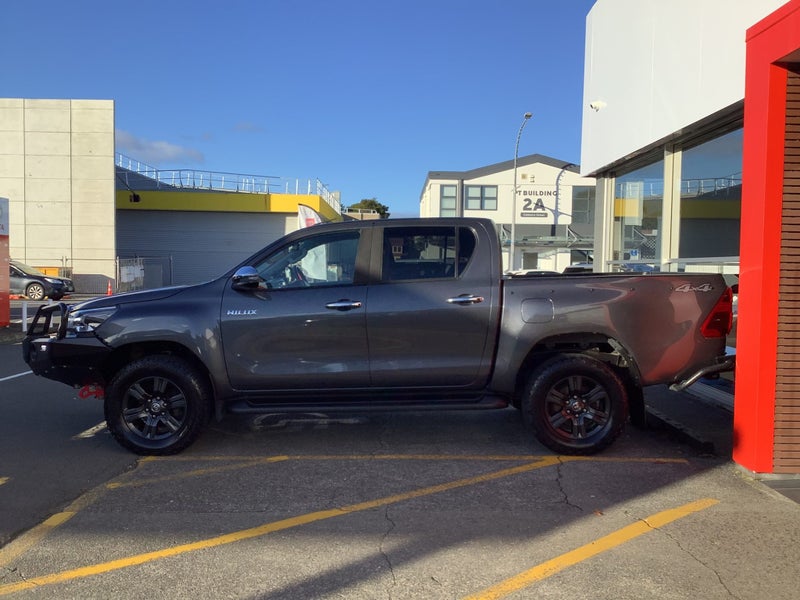 2022 Toyota Hilux SR5 2.8DT 6AT 4WD DOUBLE CAB image 3
