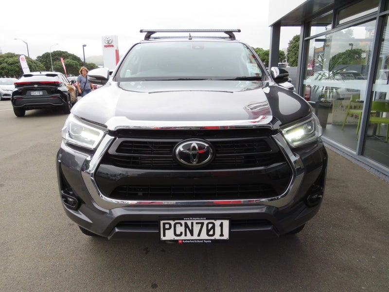 2022 Toyota Hilux SR5 2.8DT 6MT 4WD image 3
