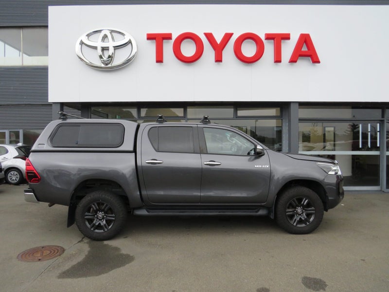 2022 Toyota Hilux SR5 2.8DT 6MT 4WD image 4