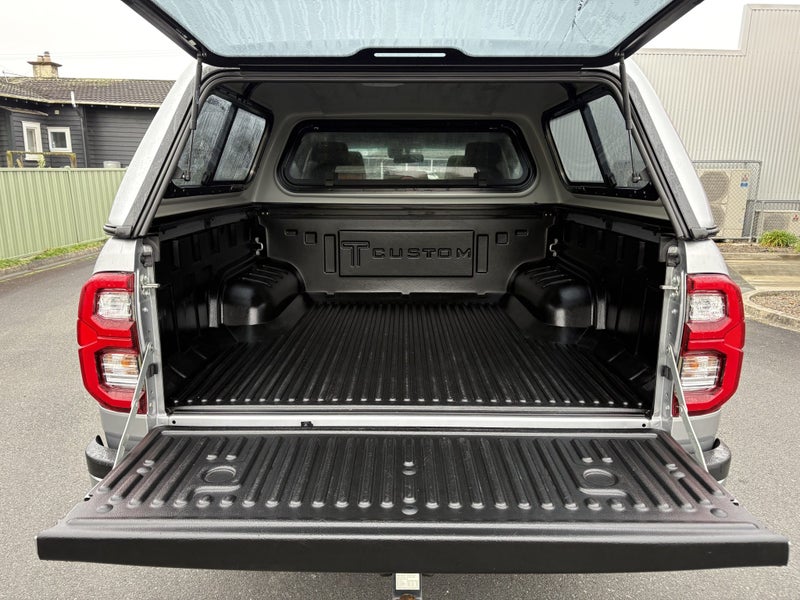 2022 Toyota Hilux SR5 2.8DT 6MT 4WD DCW/4D/5S (... image 5
