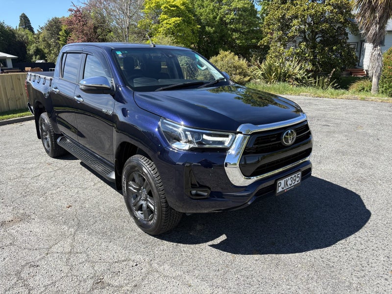 2022 Toyota Hilux SR5 2.8DT 6MT 4WD DCW/4D/5S image 1