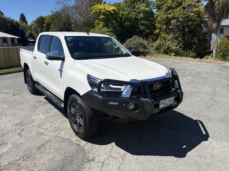 2022 Toyota Hilux SR5 2.8DT 6MT 4WD DCW/4D/5S image 1