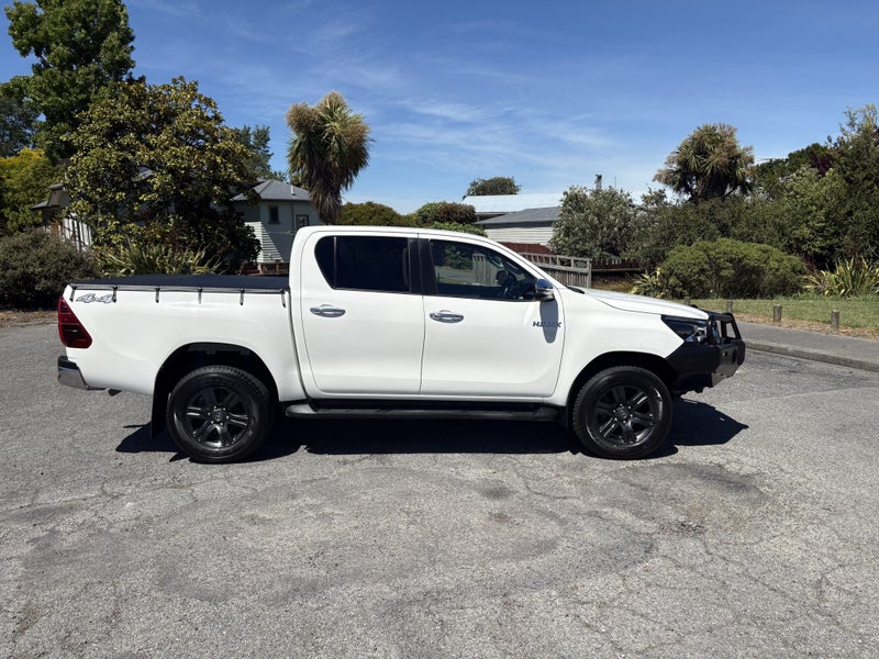 2022 Toyota Hilux SR5 2.8DT 6MT 4WD DCW/4D/5S image 3