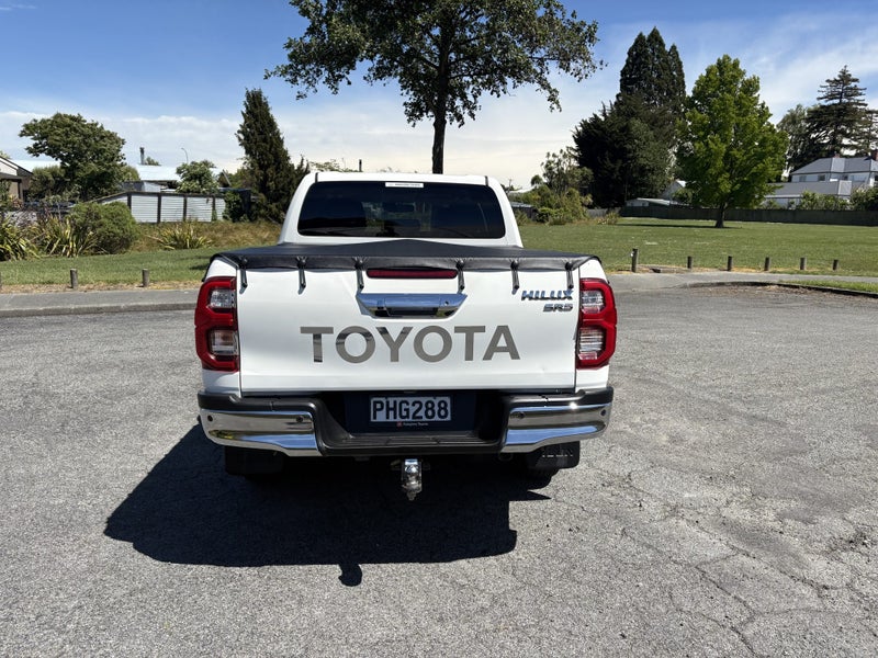 2022 Toyota Hilux SR5 2.8DT 6MT 4WD DCW/4D/5S image 4
