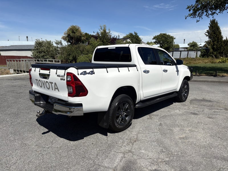 2022 Toyota Hilux SR5 2.8DT 6MT 4WD DCW/4D/5S image 5